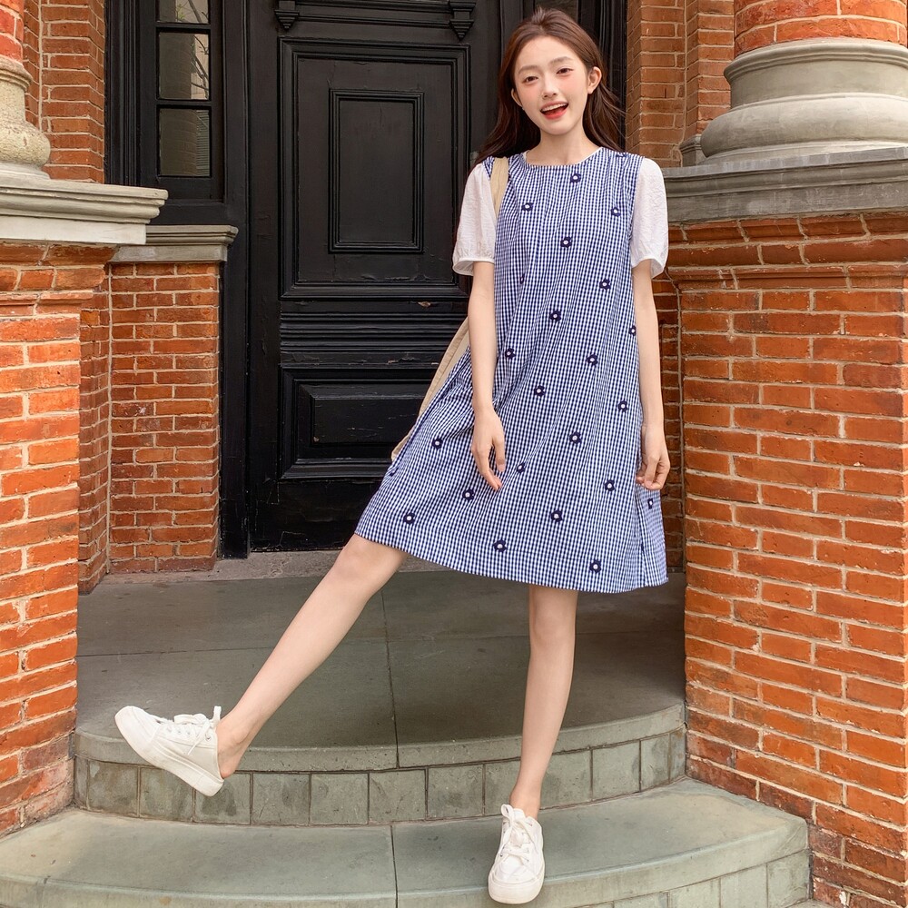 甜美风绣花格子连衣裙女2025夏季新款超好看泡泡袖宽松显瘦娃娃裙,女装连衣裙,沁古纱衣