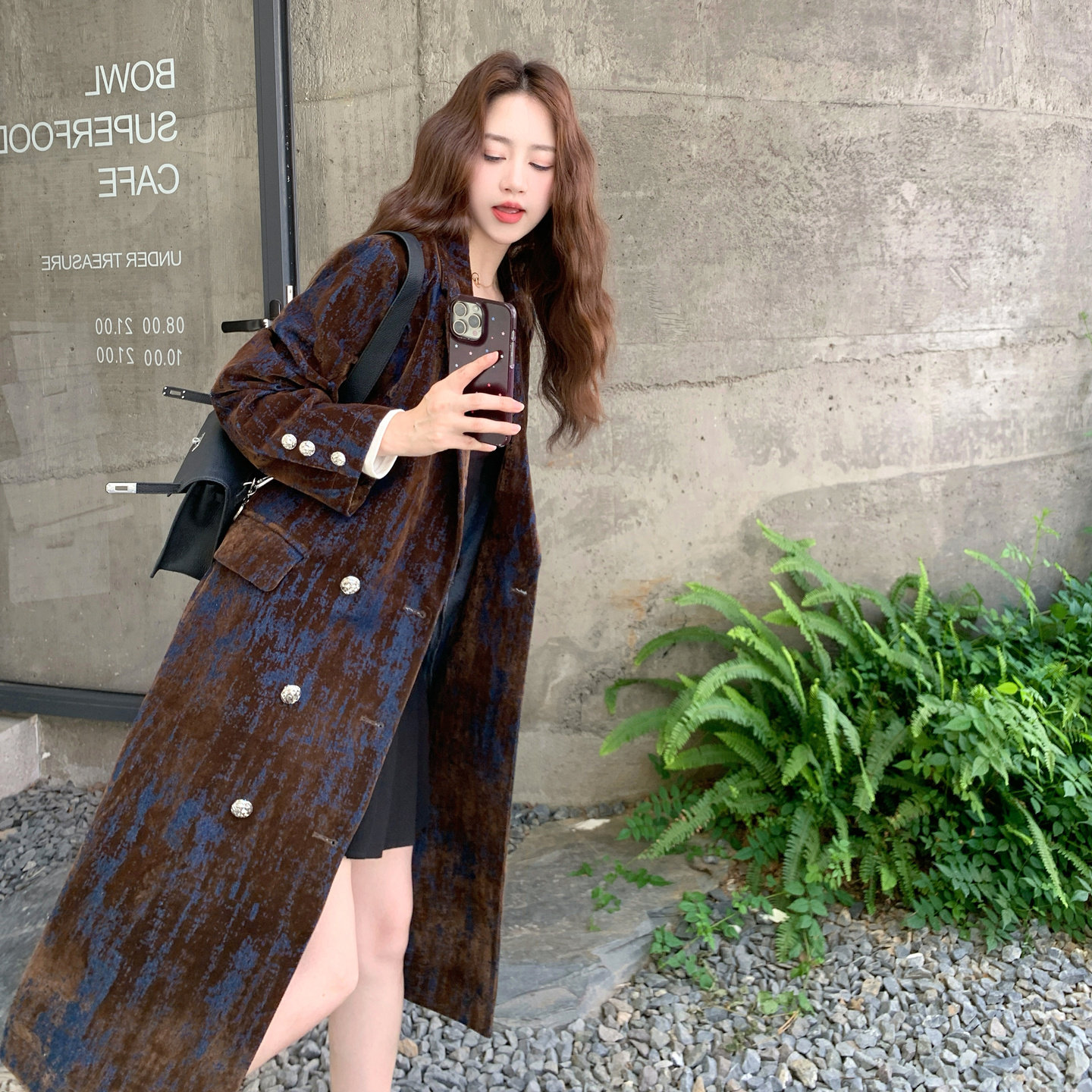 设计感显瘦时尚美拉德棕色植绒大衣女长款2025新款西装领风衣外套,女装风衣,沁古纱衣