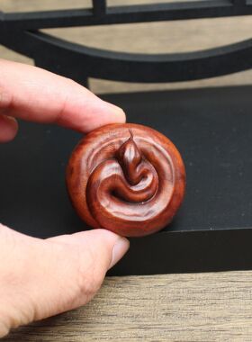 雷击枣木蛇年生肖吉祥物手把件木雕小摆件底部雕刻钱币细节精致