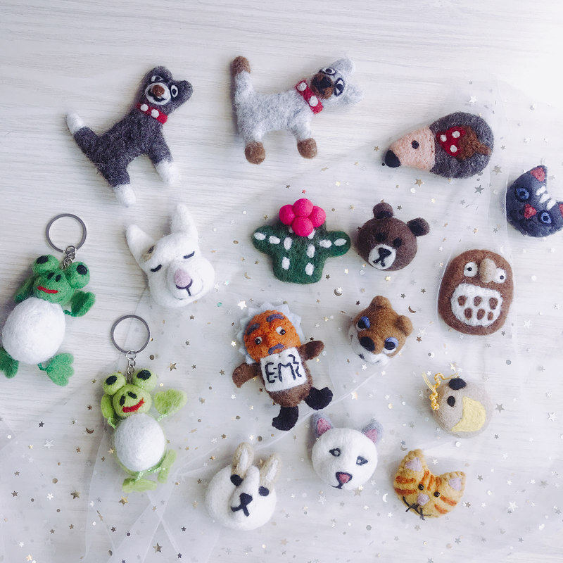 日韩饰品胸针夜市摆地摊毛毡卡通狗仙人掌可爱别针钥匙扣包搭子