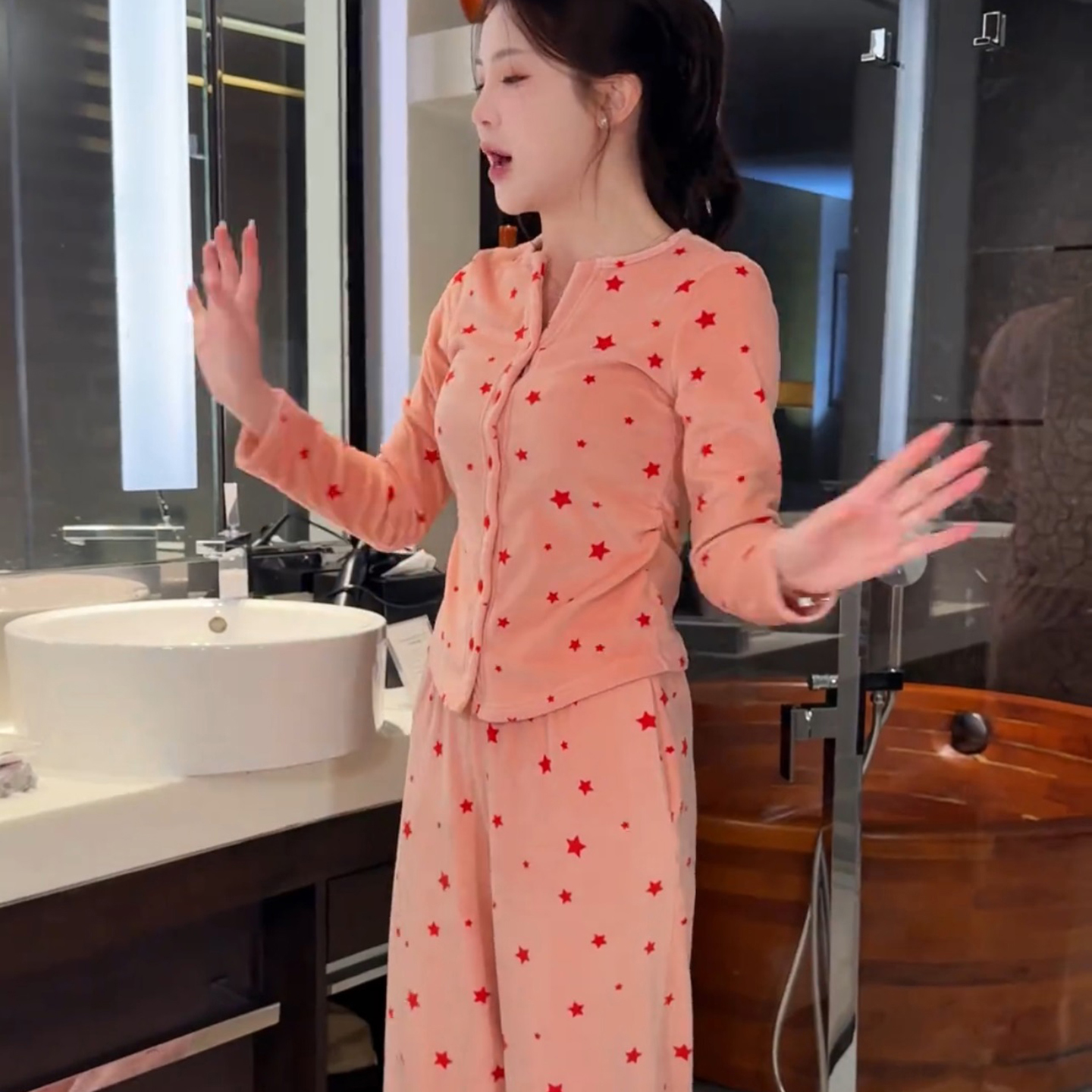 亲肤海岛绒睡衣女秋冬保暖家居服