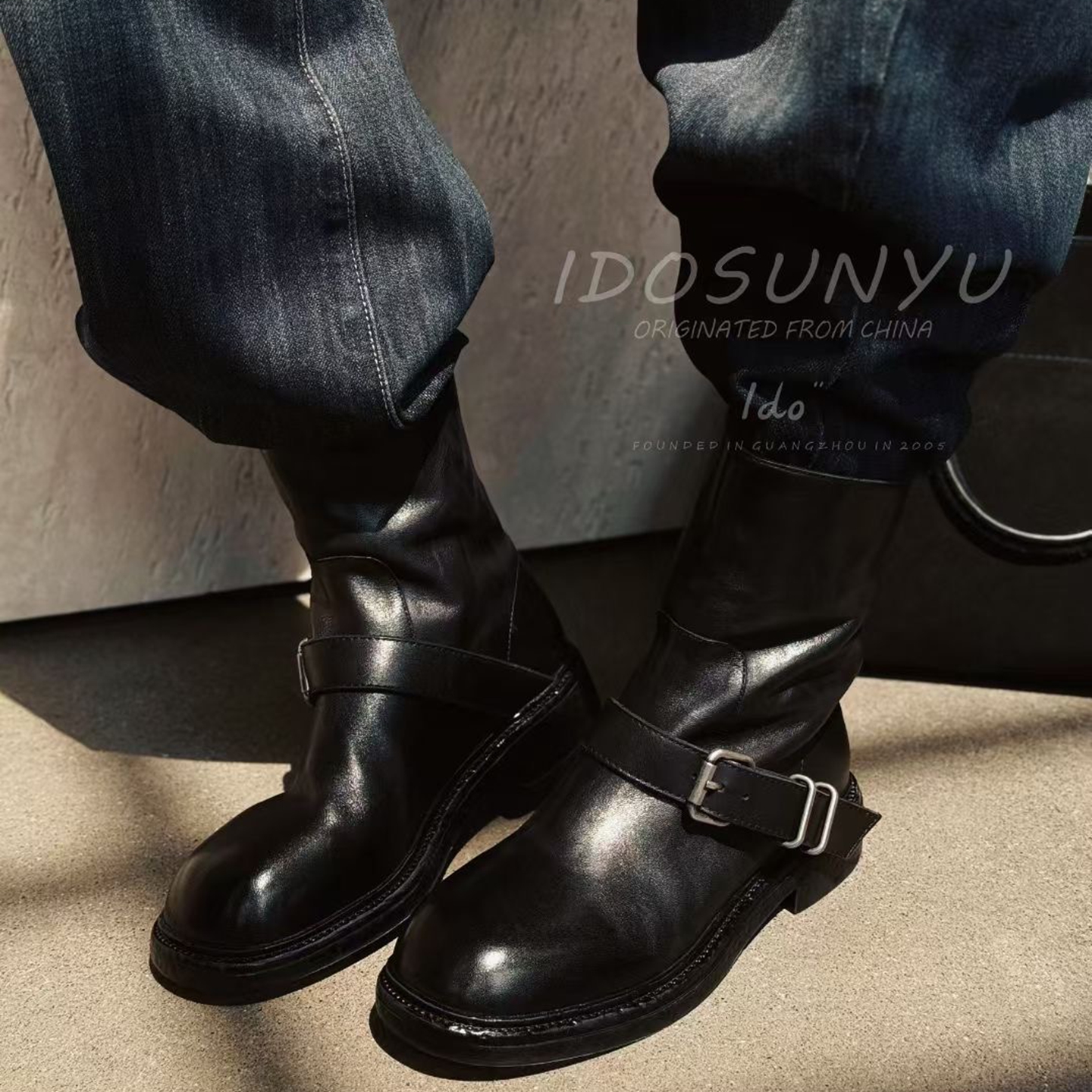 IDO/TT欧货女鞋2025秋冬新款牛皮圆头皮带扣后拉链时尚休闲马丁靴
