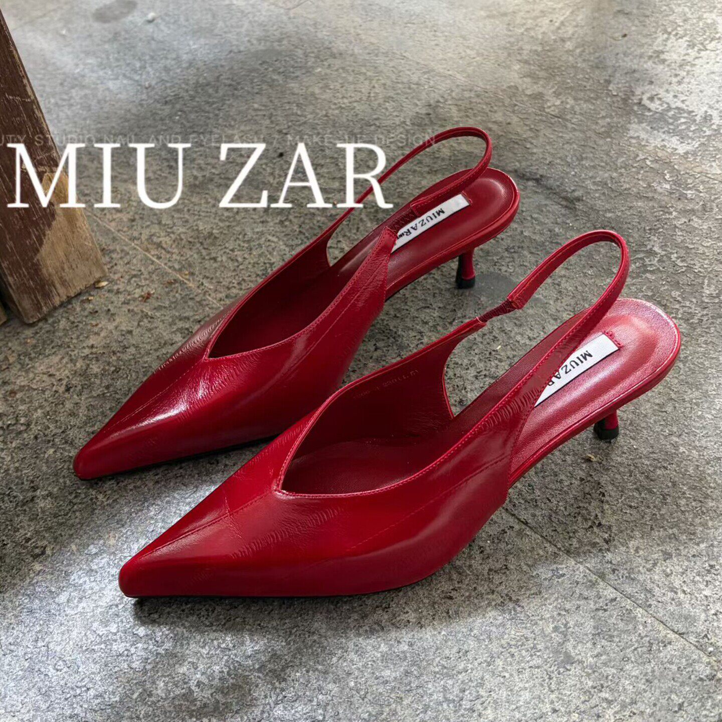 妙莎MIUZAR欧货女鞋2026早春新款牛皮尖头浅口松紧带后空中跟单鞋
