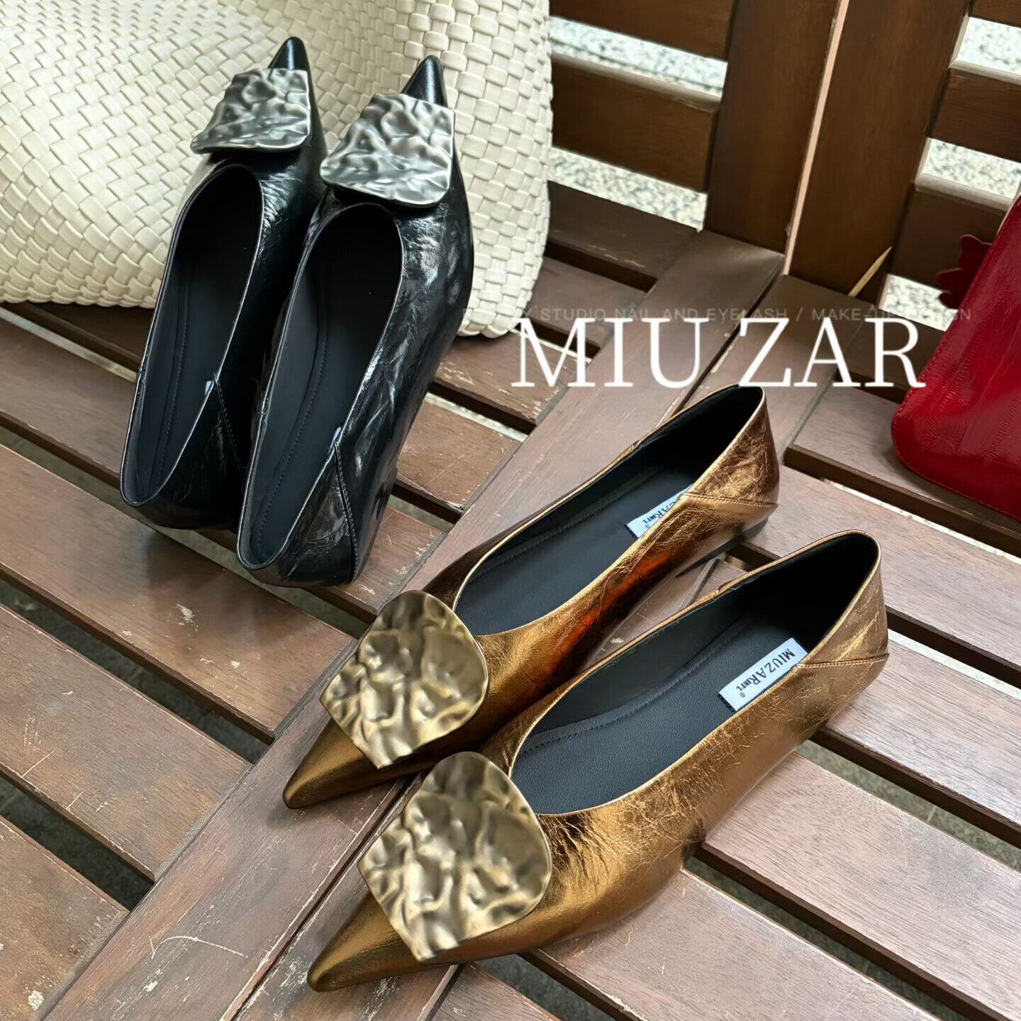 妙莎MIUZAR欧货女鞋2026春新款牛皮尖头金属扣可踩脚平底时装单鞋