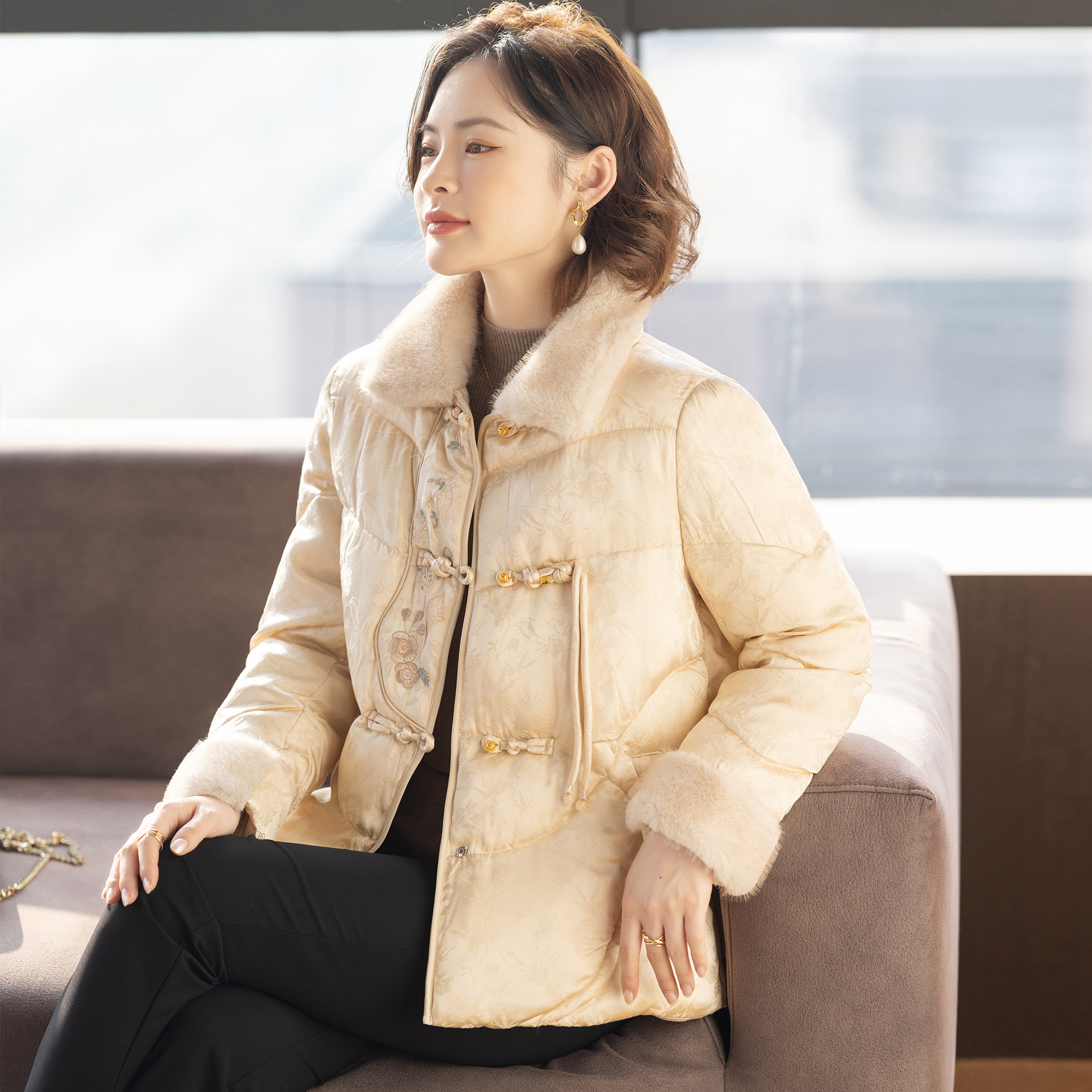 中式妈妈冬装外套2025新款棉衣加厚羽绒棉服中老年人女棉袄上衣服