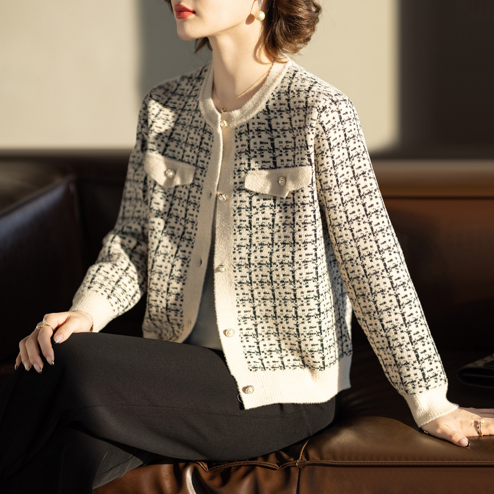 妈妈外套春秋小香风短款上衣服中老年人春装女新款洋气质毛衣开衫