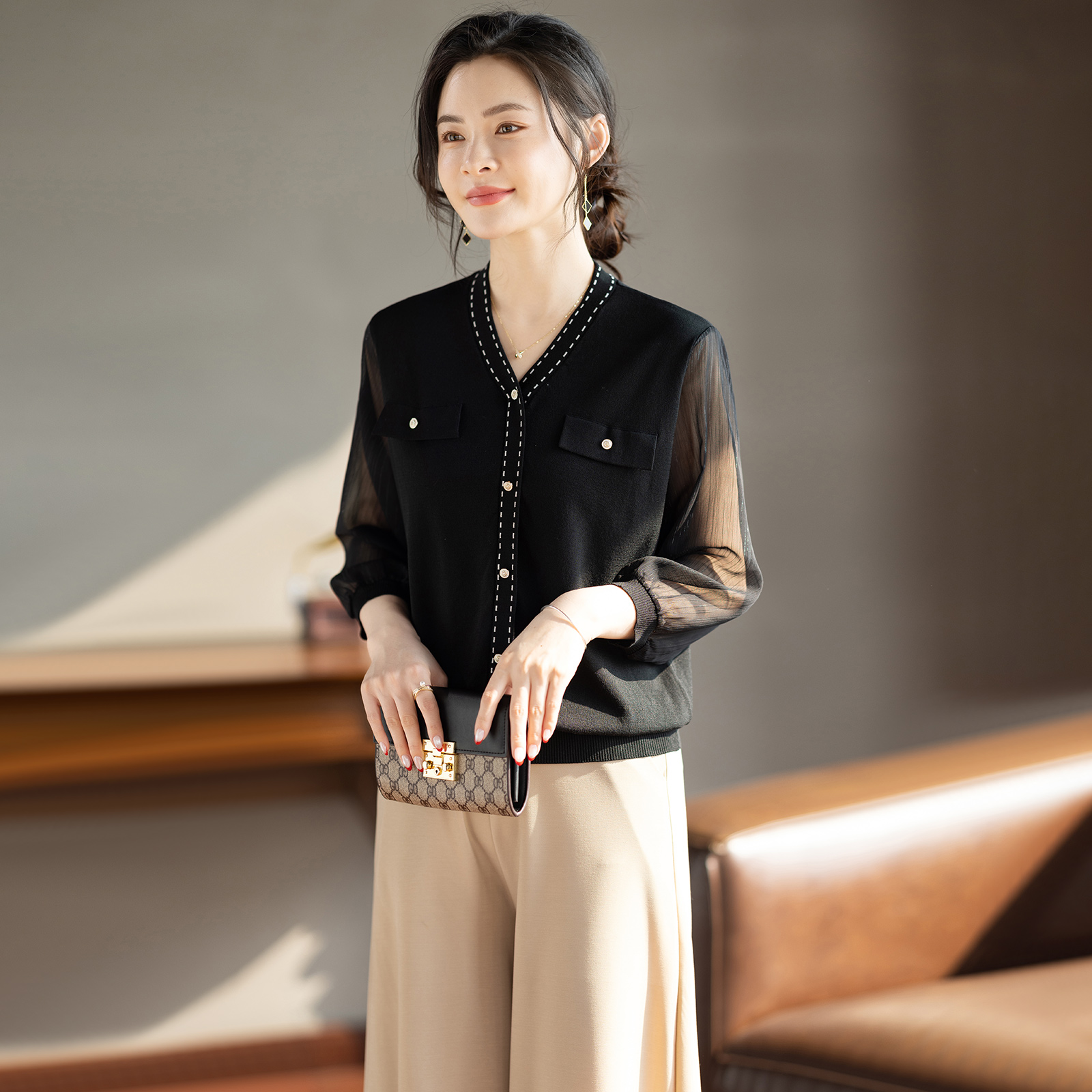 妈妈洋气高贵小衫夏装套装春夏装小香风妇女上衣服中老年t恤新款
