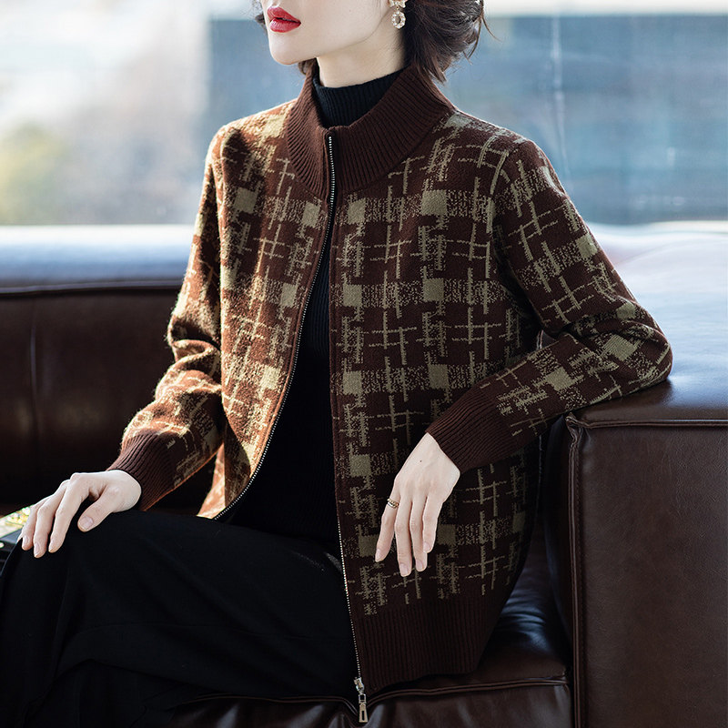 妈妈春秋短款外套女春装中老年人洋气质夹克时尚休闲加大码上衣服