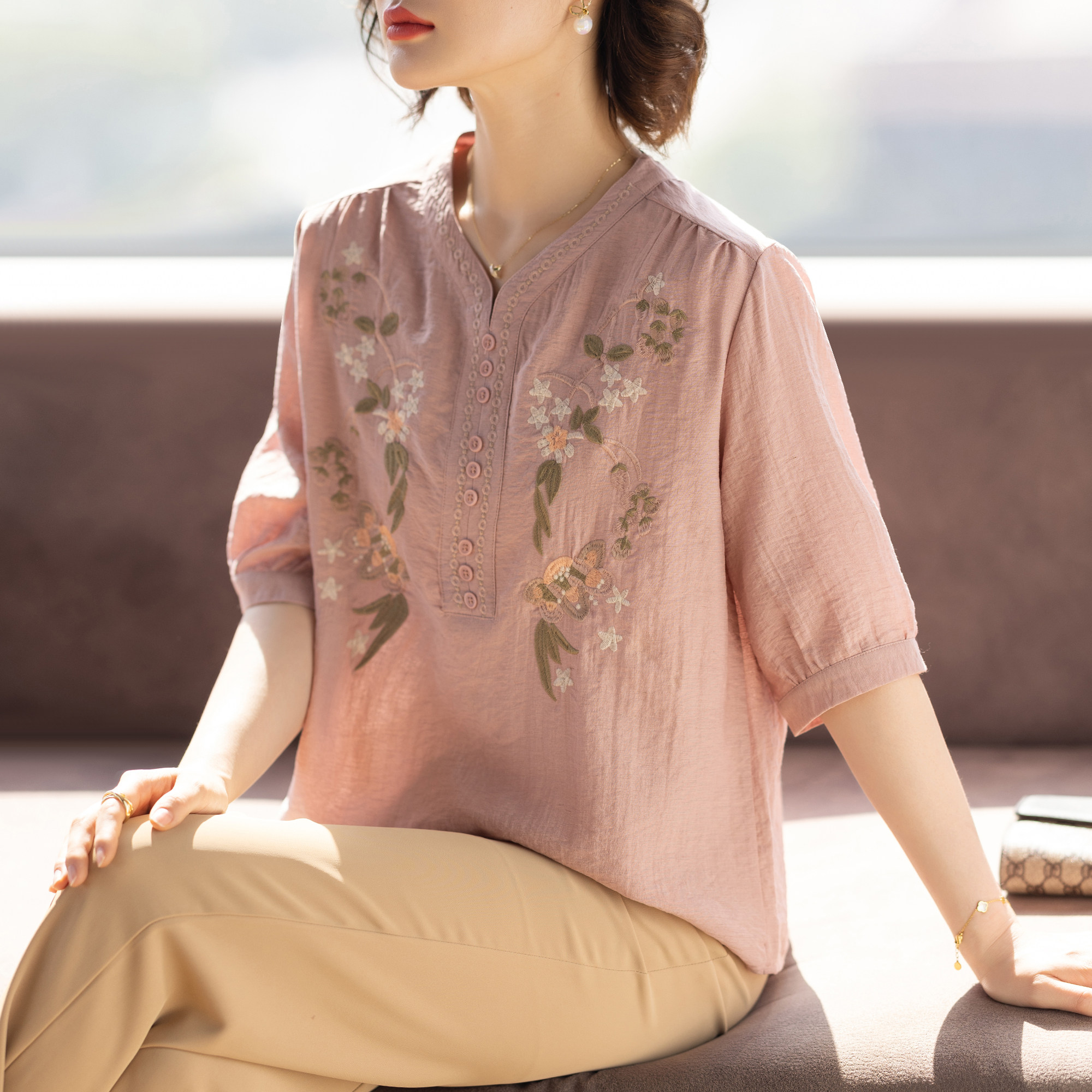 50岁妈妈夏装棉麻短袖套装2026新款洋派质T恤衫中老年人女上衣服
