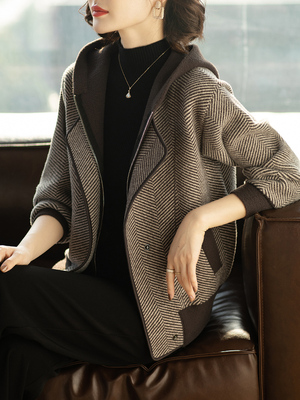 妈妈外套2025新款冬装中老年女洋气时尚夹克50岁秋冬短款上衣高贵