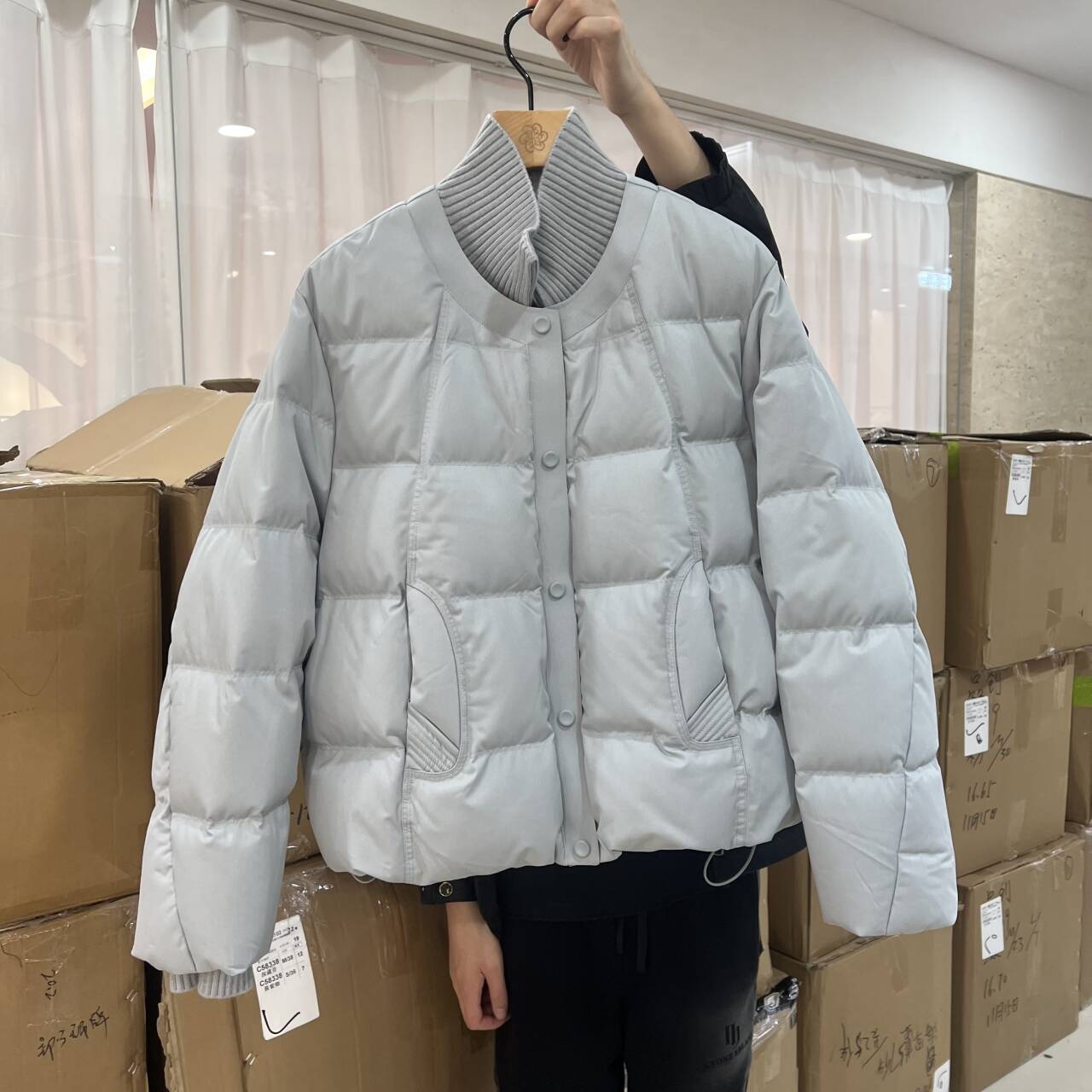 2025年冬季女士新款90白鹅绒羽绒服外套女时尚拼接针织立领假两件