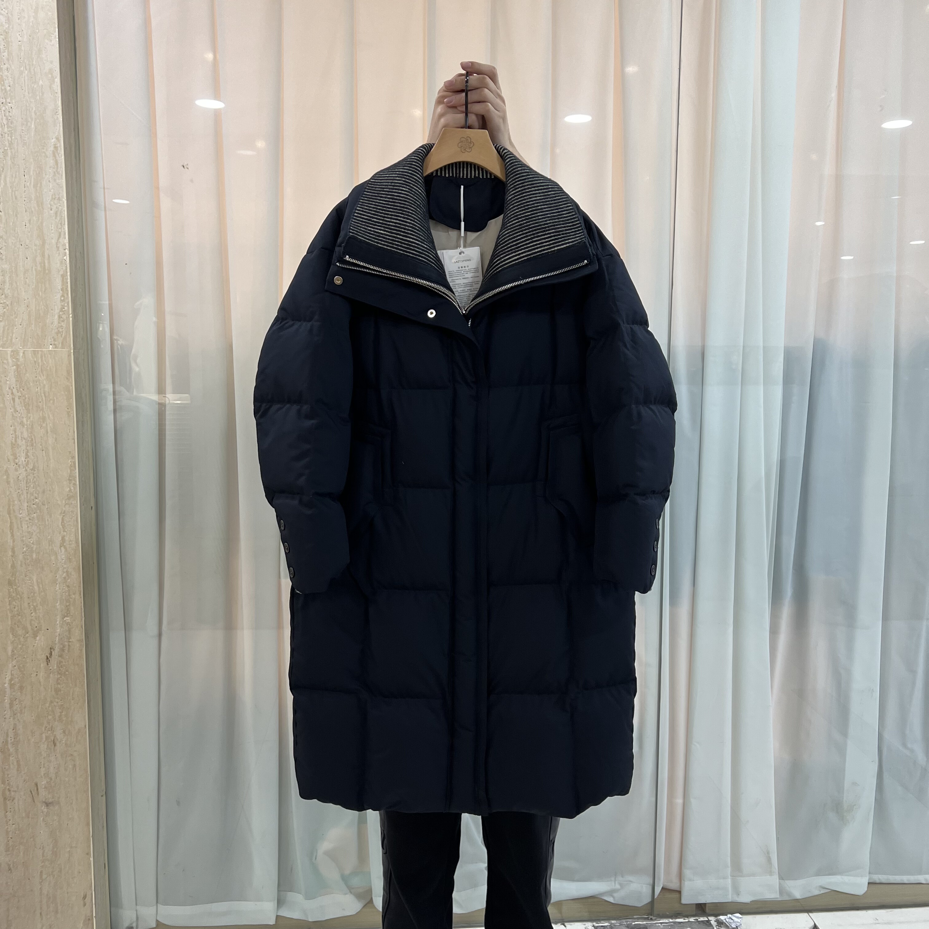 拼接针织领长款白鹅绒羽绒服女