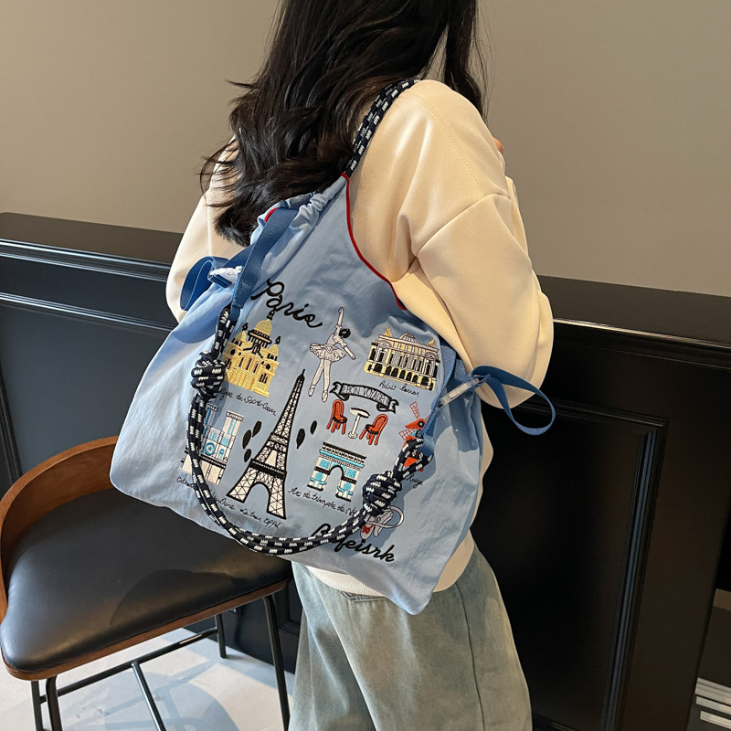 日系小众尼龙铁塔刺绣单肩包女