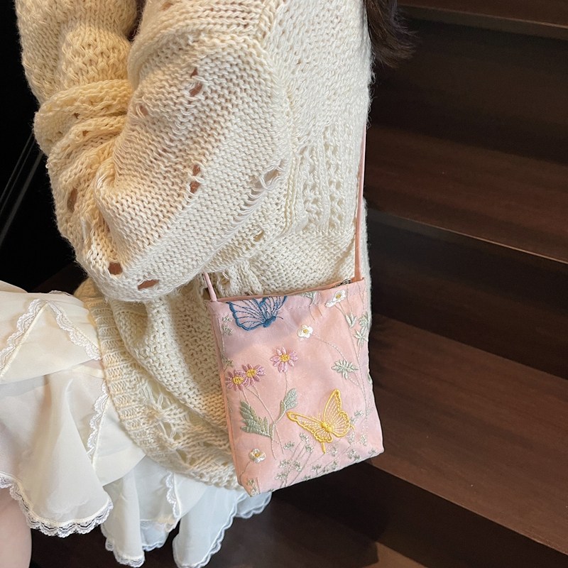 新中式时尚国风刺绣小包包女2025新款手机包高级质感水桶包斜挎包,箱包皮具/热销女包/男包,水桶包,淘宝优惠券,粉丝福利购,淘宝优惠卷