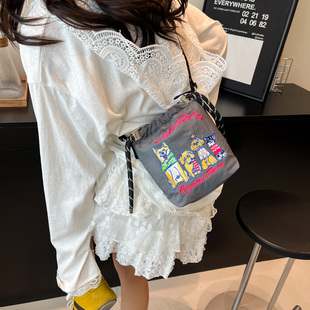 手机包百搭钥匙包小巧零钱包 日系刺绣单肩斜挎小包包女2025新款