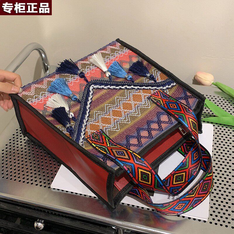 韩国AS品牌大容量民族风包包女新款时尚手提流苏包复古百搭编织手