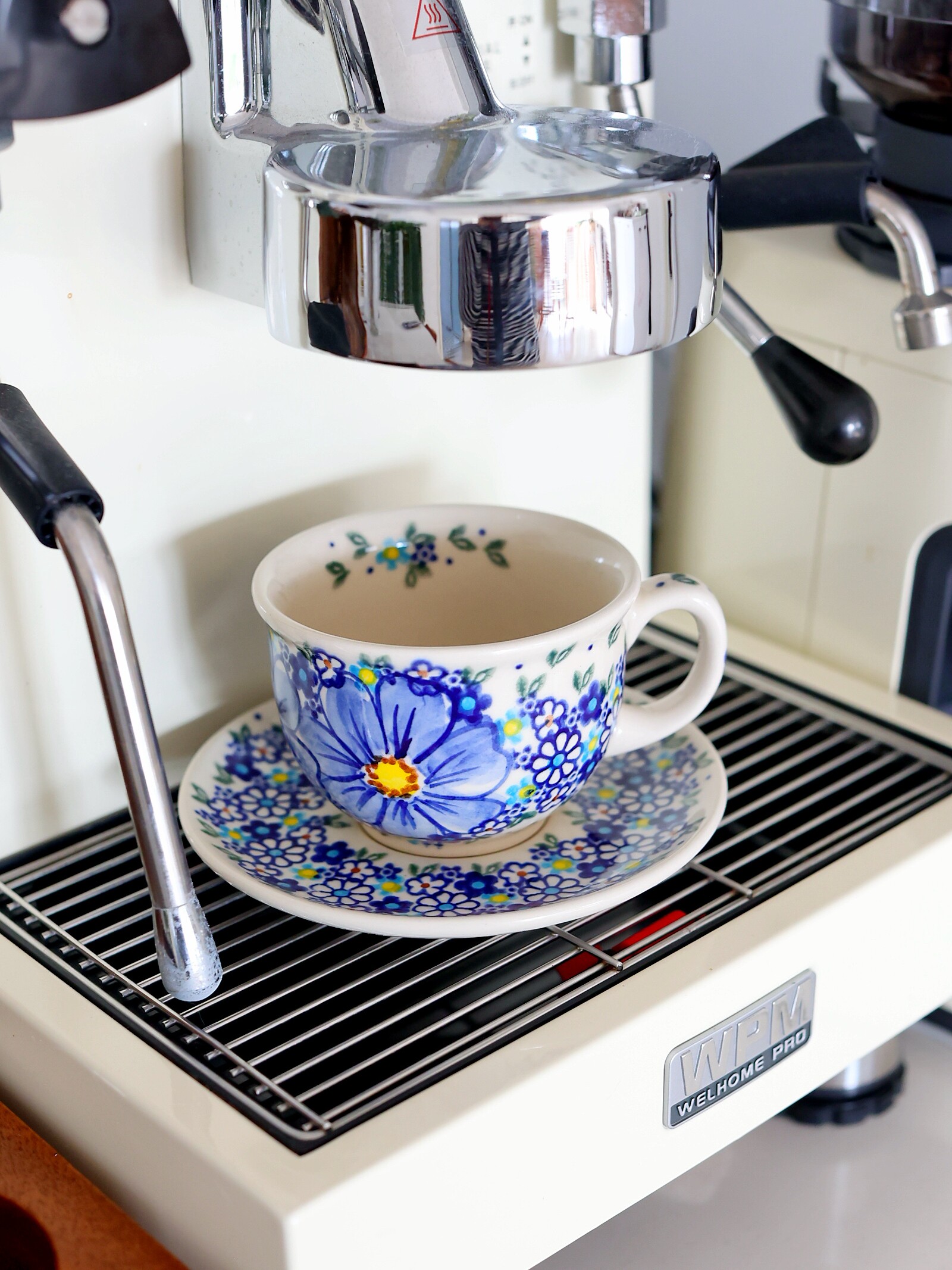 波兰进口手绘陶瓷爱心水杯外带杯