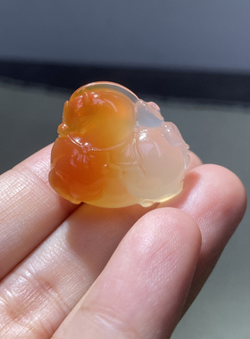 唐马天然冰透双面立体马玉髓项坠