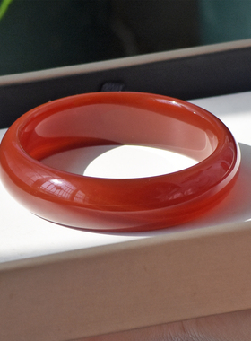 本命年中宽红玛瑙手镯女款长辈