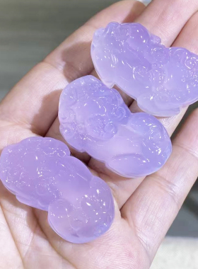 纤纤素手冰透玉髓紫罗兰貔貅项坠