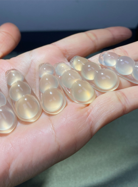 纤纤素手天然玛瑙玉髓福豆吊坠