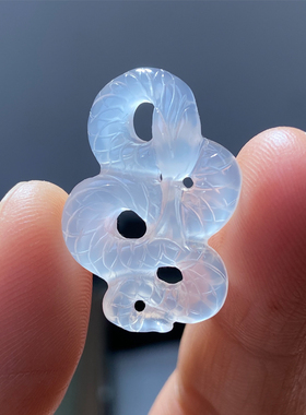 天然玛瑙玉髓蛇宝宝吊坠本命年