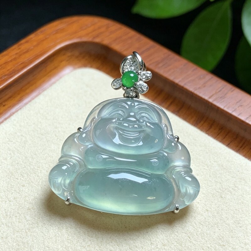 掌中翠缅甸天然翡翠冰种浅绿飘花笑脸佛18k金镶嵌玉石吊坠 0061
