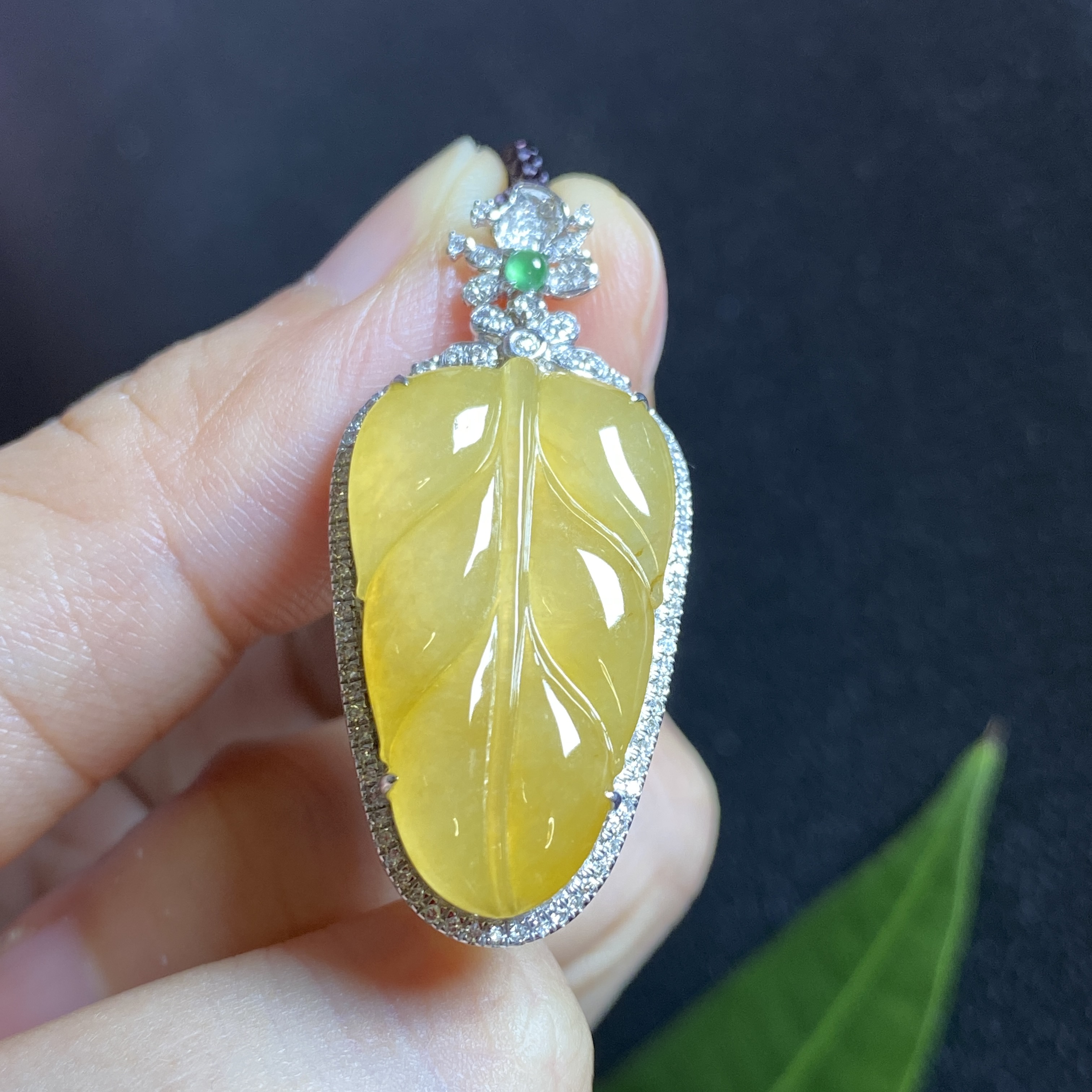 掌中翠天然翡翠冰种天然黄翡金枝玉叶挂件18k金镶嵌叶子吊坠 0050