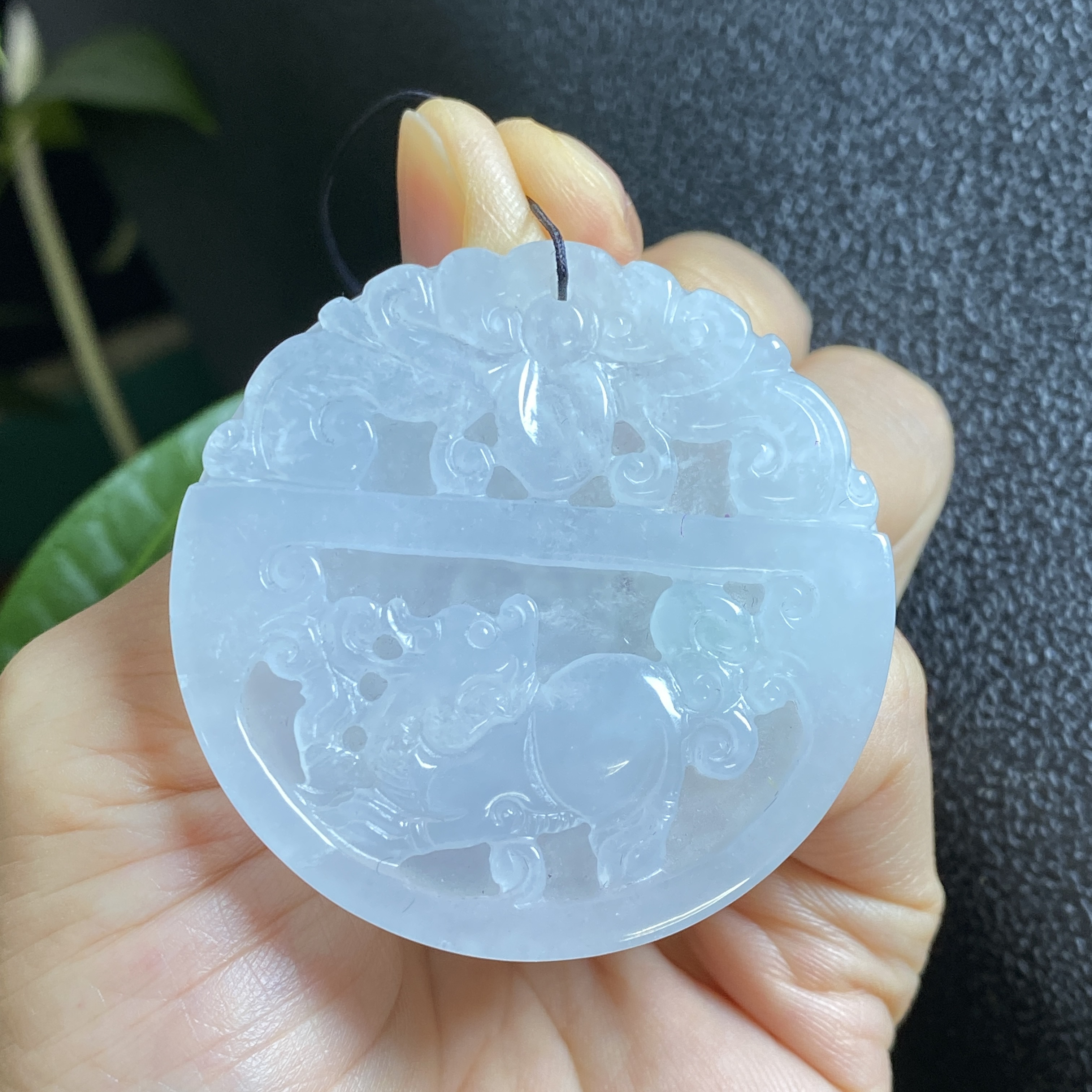 缅甸天然冰种大件厚实麒麟牌翡翠A货玉吊坠 0118