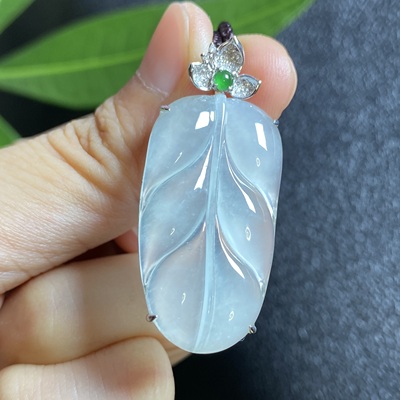 缅甸天然翡翠高冰种起胶纯白金枝玉叶18k金镶嵌叶子吊坠 0061