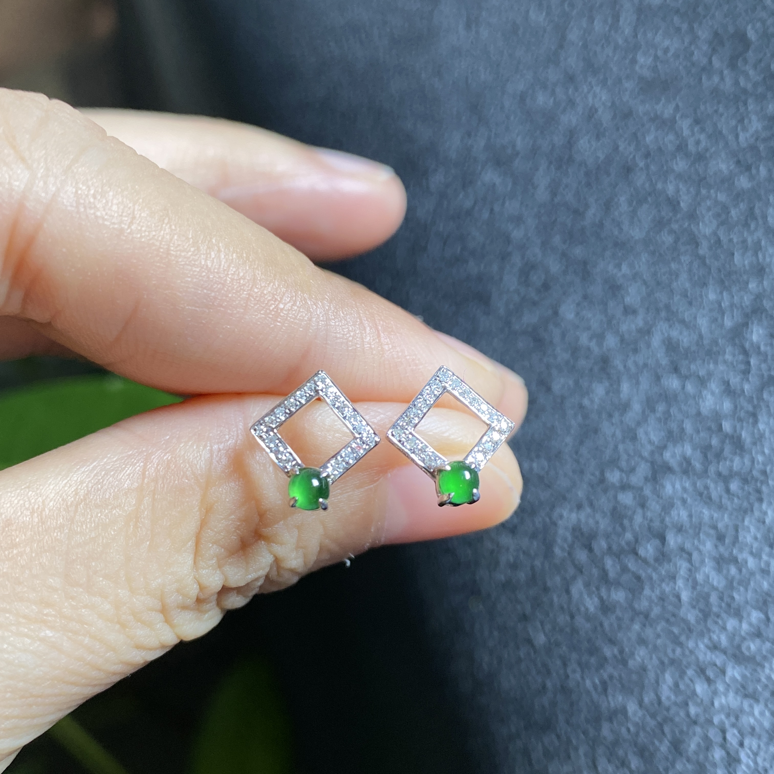 掌中翠翡翠A货冰种阳绿蛋面耳钉18K金女款耳饰 0389