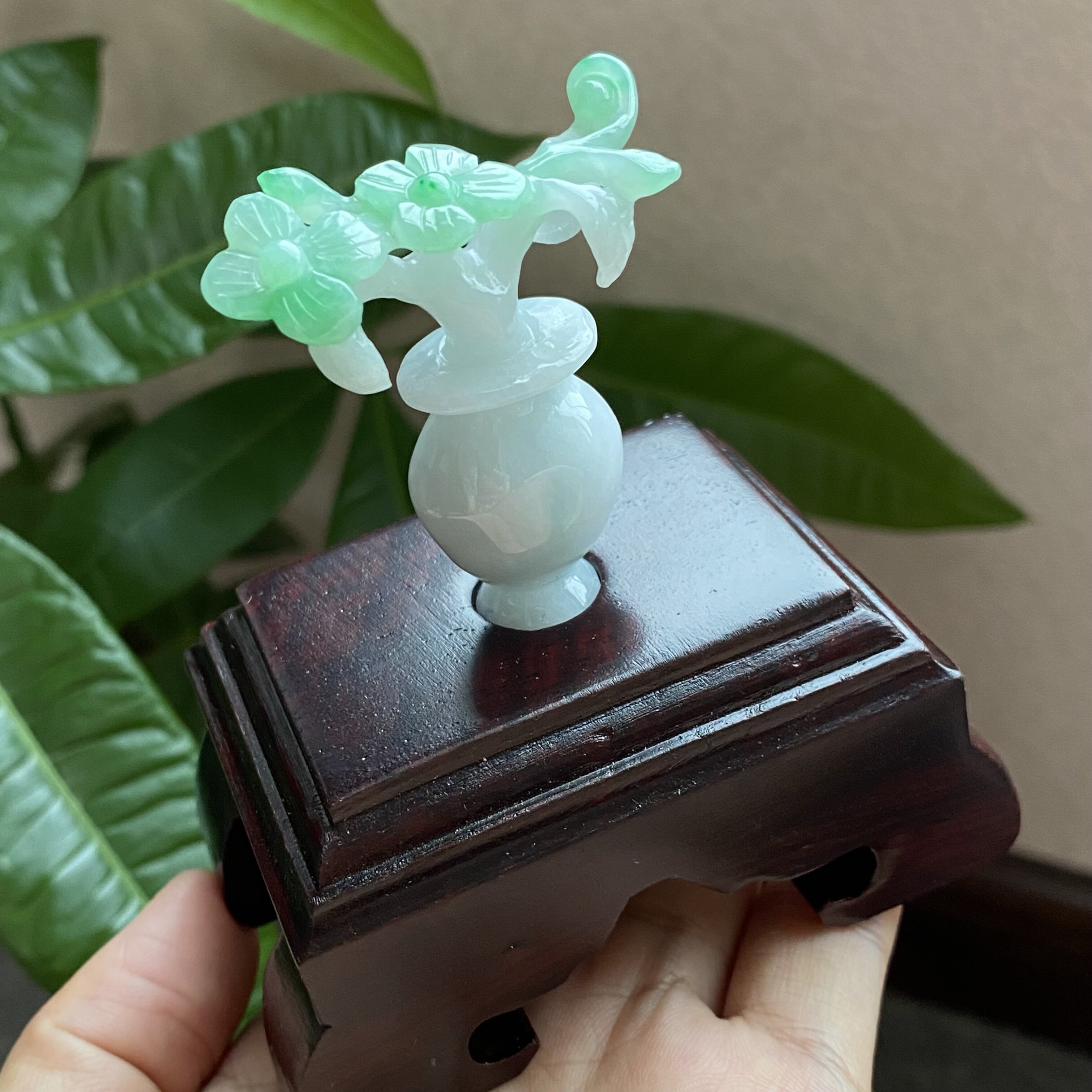 掌中翠缅甸天然A货翡翠阳绿飘花特色花瓶小摆件 0299