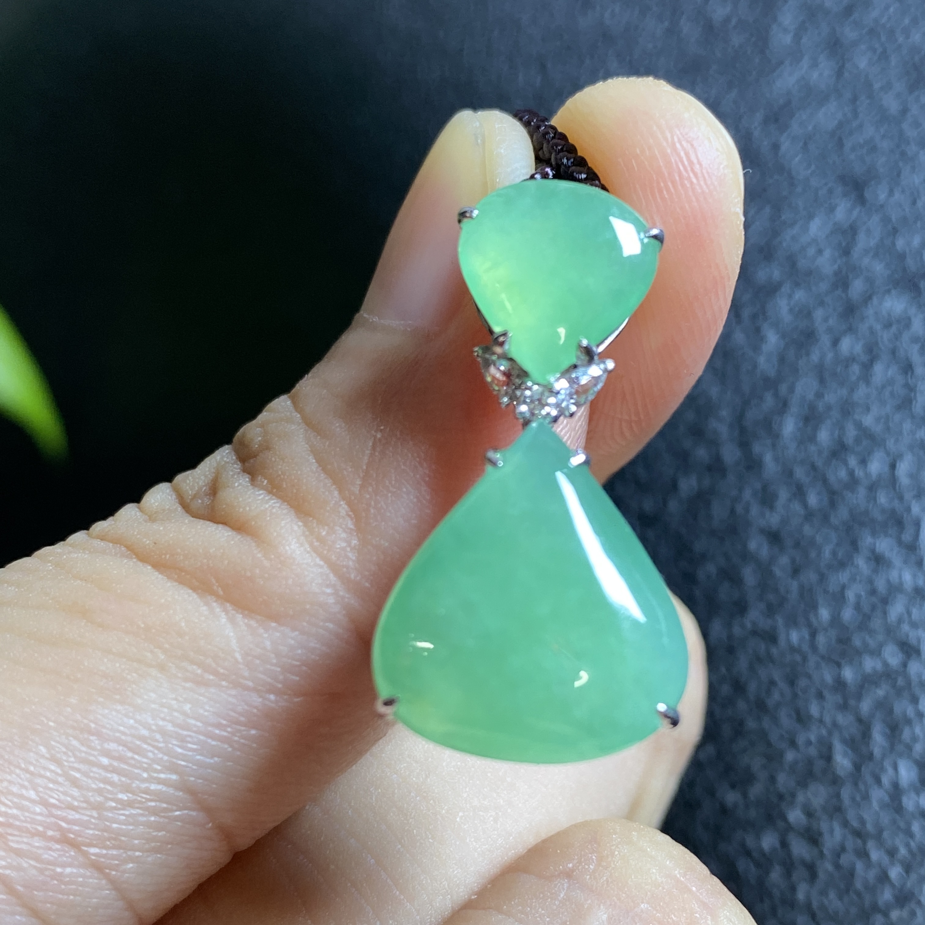 掌中翠翡翠A货18K金镶嵌冰种甜阳绿二合一水滴吊坠挂件 0077
