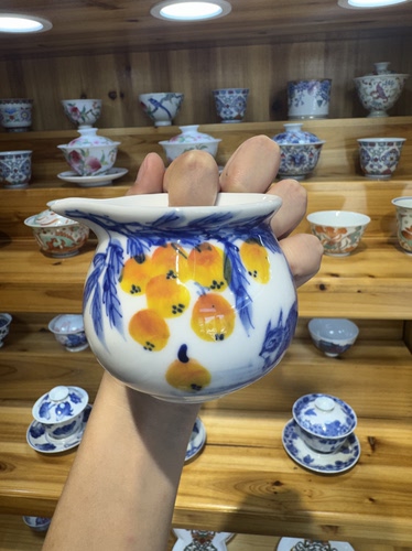 景德镇陶瓷手绘青花松鼠枇杷公道杯