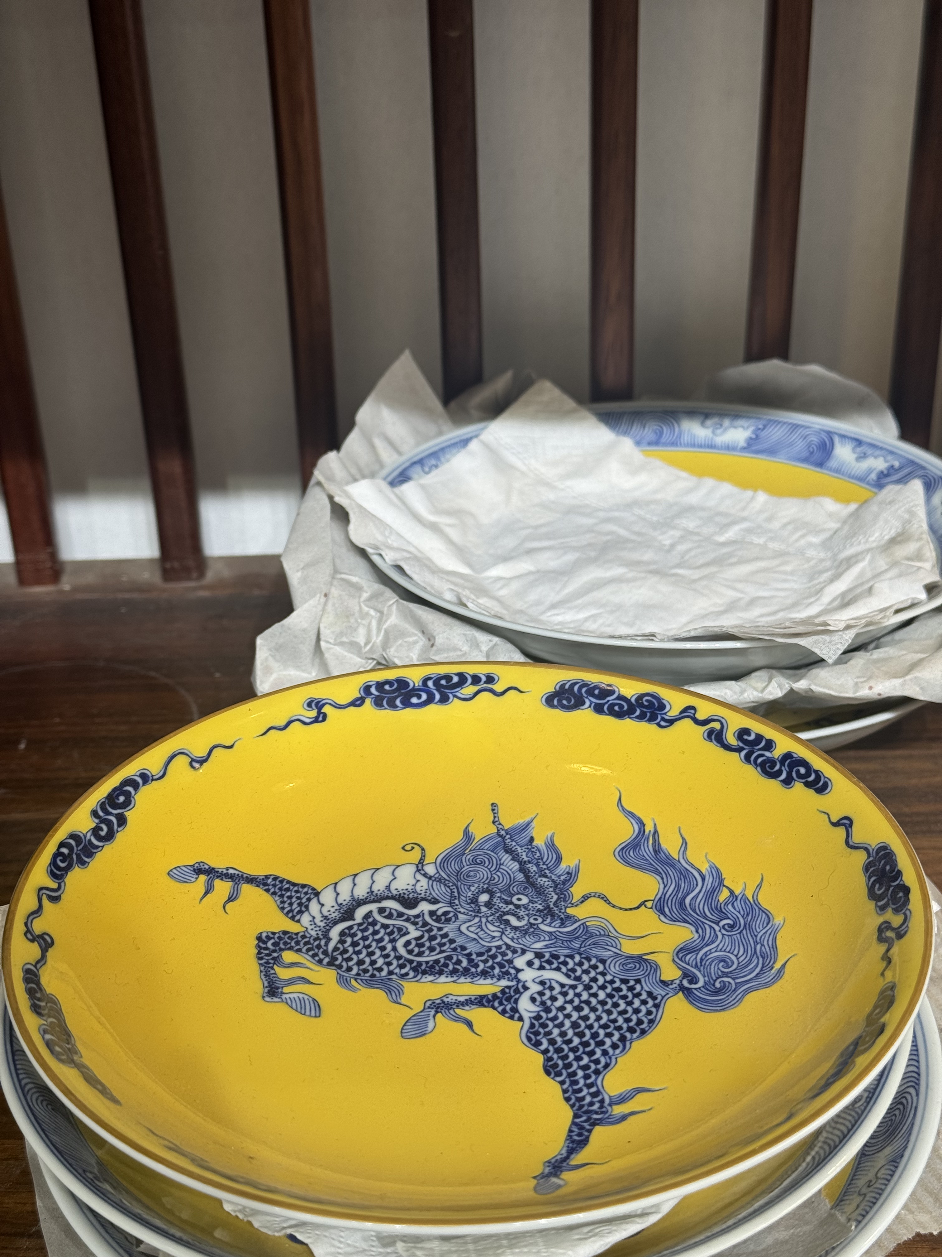 景德镇陶瓷手绘新款青花麒麟赏盘  青花陶瓷挂盘中式客厅装饰摆件