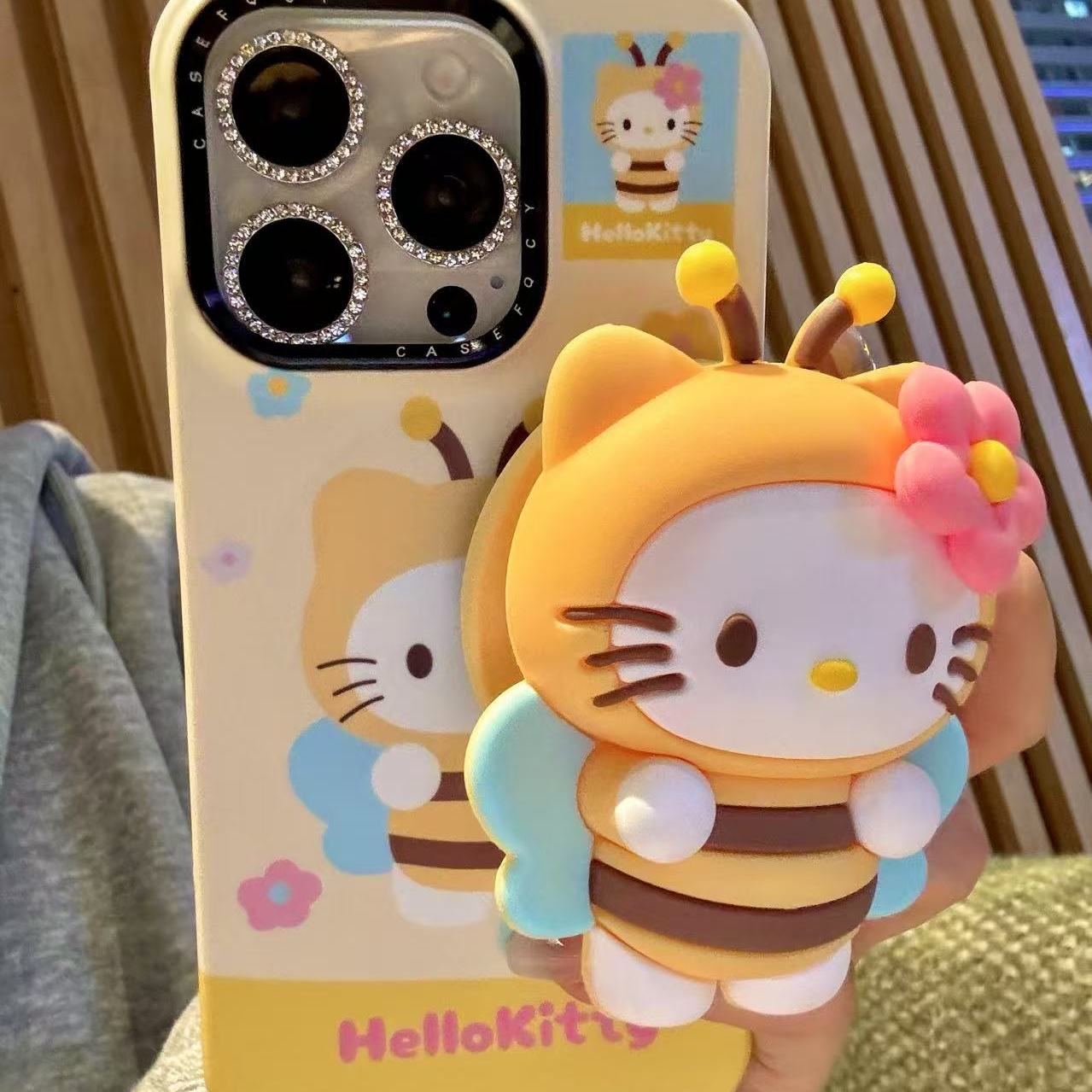 可爱撞色花朵蜜蜂猫咪磁吸支架适用ihone17promax苹果16p手机壳15少女心软萌甜美防摔保护壳