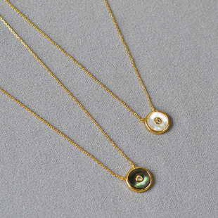 小众轻奢设计感黄铜镀金时尚轻奢母贝纽扣圆牌简约通勤气质项链女