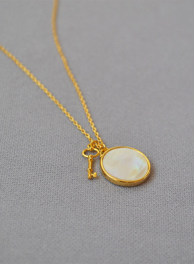 时尚毛衣链白色钥匙吊坠圆牌日韩