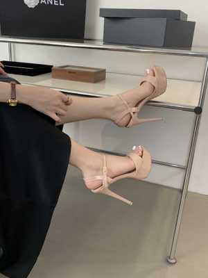 欧货一字带细跟百搭凉鞋性感