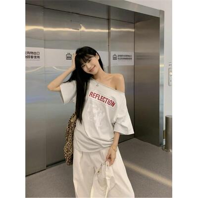 美式复古印花斜肩短袖T恤女夏季设计感小众宽松休闲慵懒露肩上衣