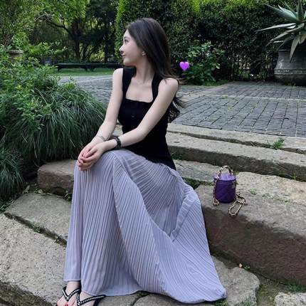 黑色方领冰丝吊带背心女夏季高级感独特漂亮修身短款无袖开叉上衣
