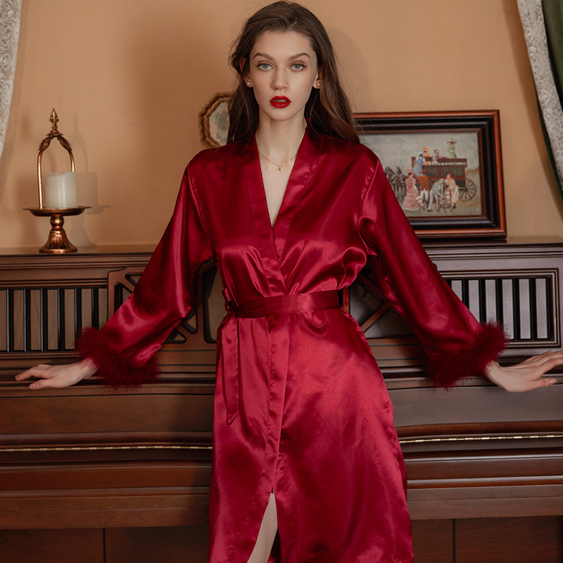 女丝绸婚庆晨袍羽毛袖新娘伴娘团