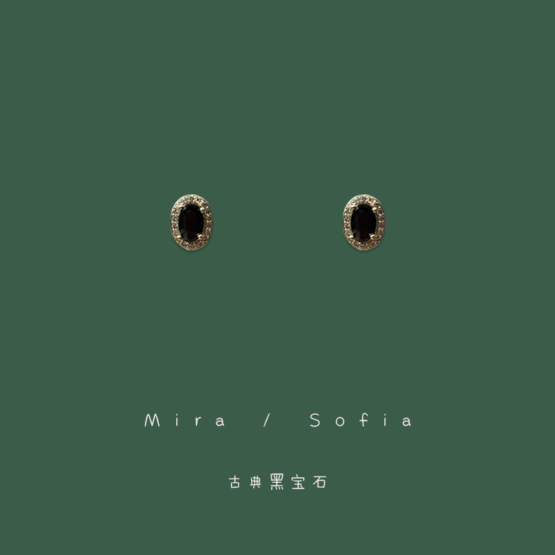 小巧简约黑色锆石耳钉