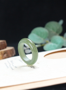 男女款和田玉湖水绿素圈戒指