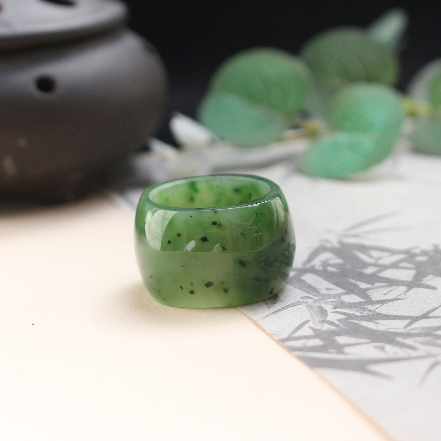 新款和田玉碧玉苹果绿方圆扳指