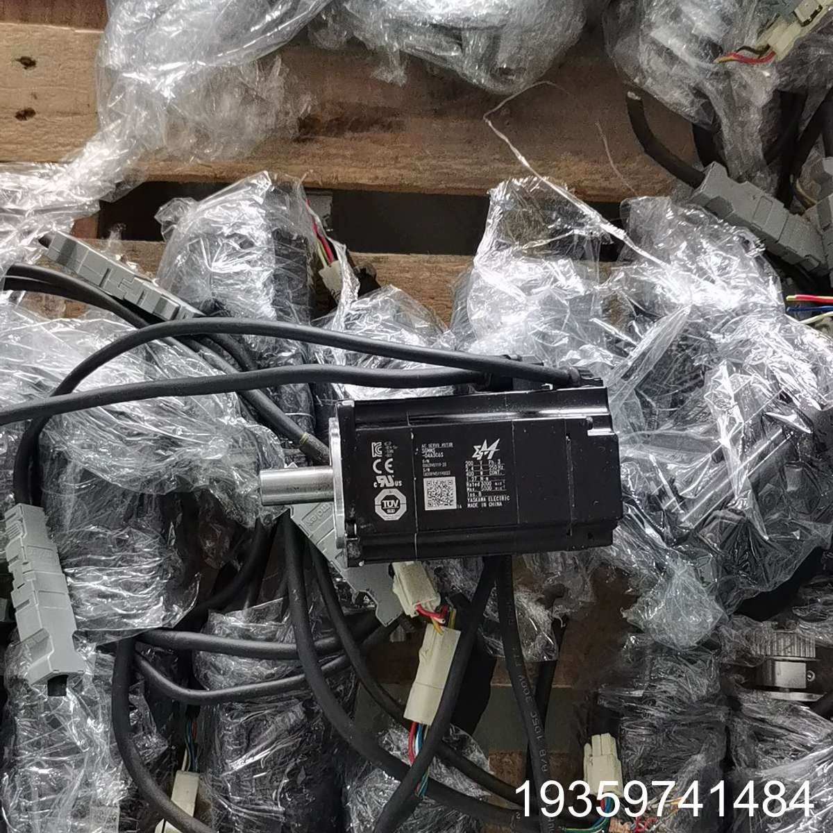 Yaskawa伺服电机，型号SGMMS-04A3C6S，议价