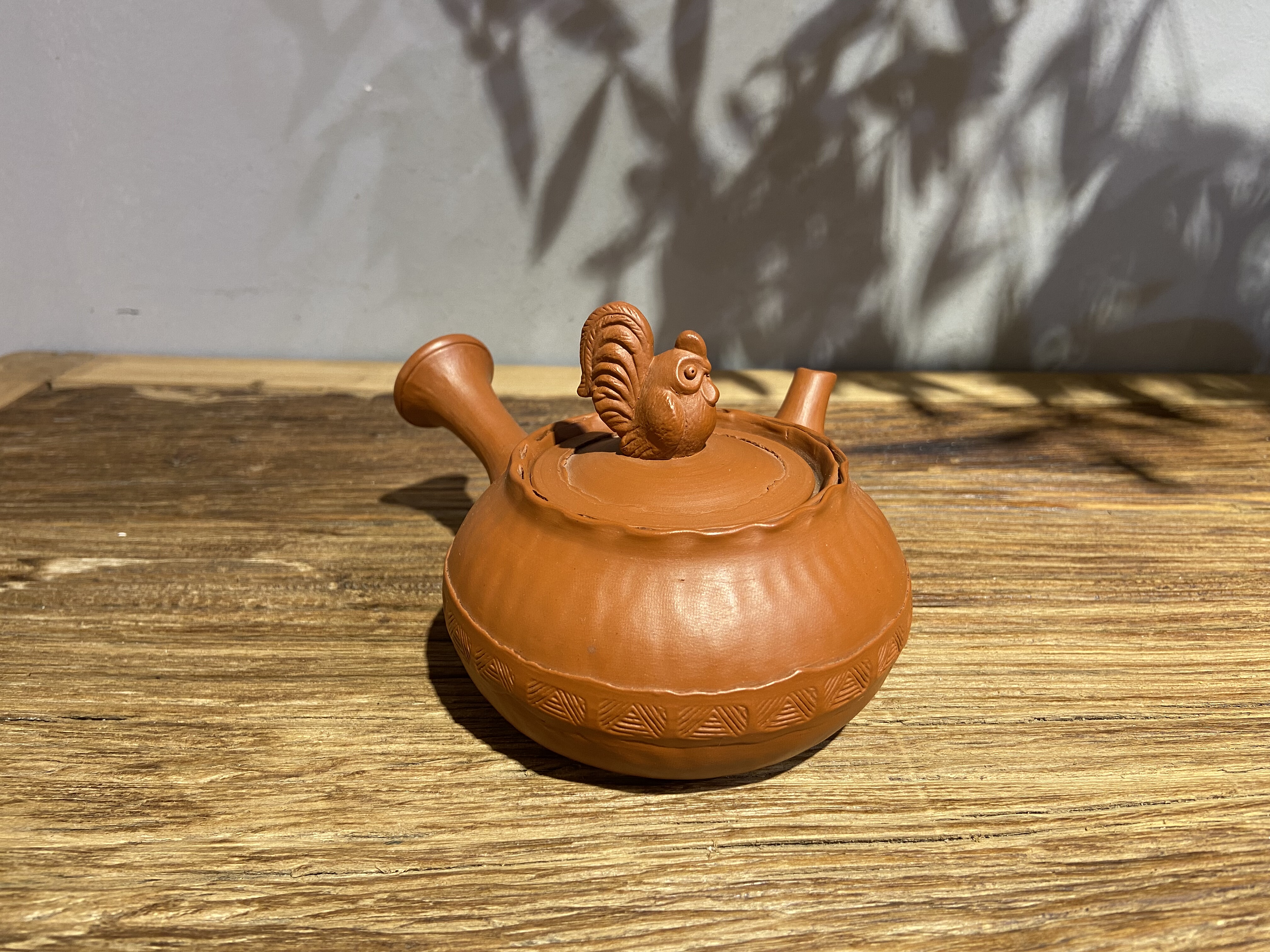 日本常滑烧 森田伯勇85岁匠人朱泥纯手工捏造生肖鸡摘盖侧把茶壶