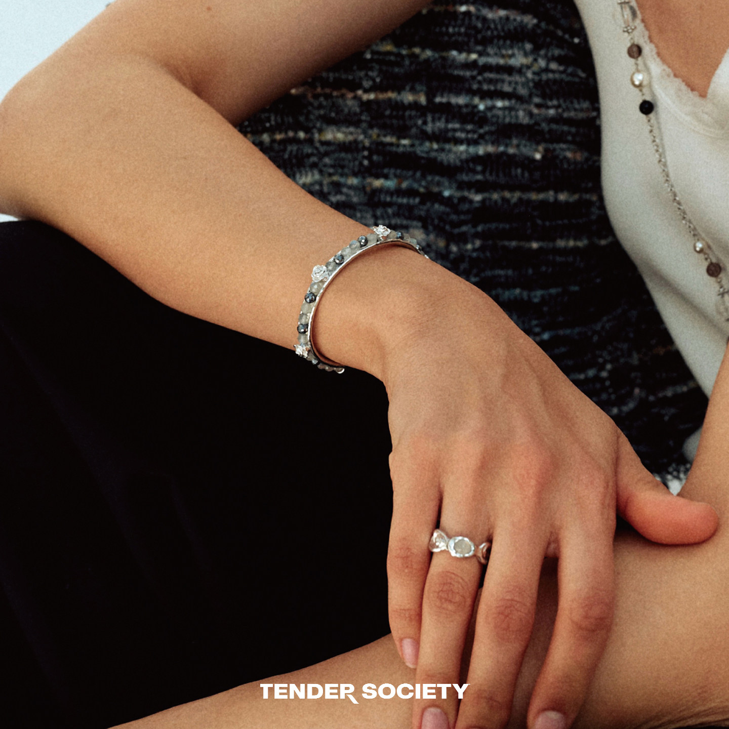 Dare买手店 tender society 玫瑰串珠细手镯石榴石月光石原创开口