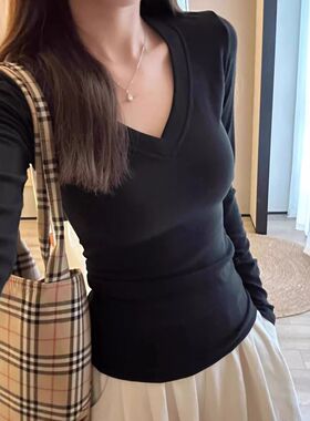 白色v领长袖正肩t恤女2025新款秋季V领内搭打底衫辣妹紧修身上衣