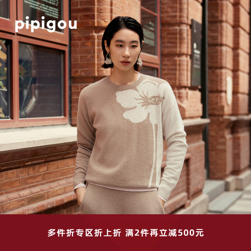 皮皮狗圆领落肩袖绣花羊绒衫